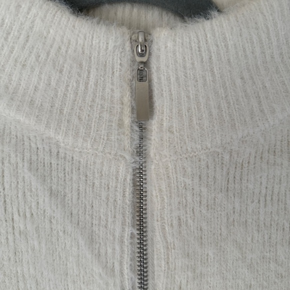 Sincerely Jules | Fuzzy Zip-Up Sweater | Size XL (fits like a M) | Winter White - Picture 4 of 9